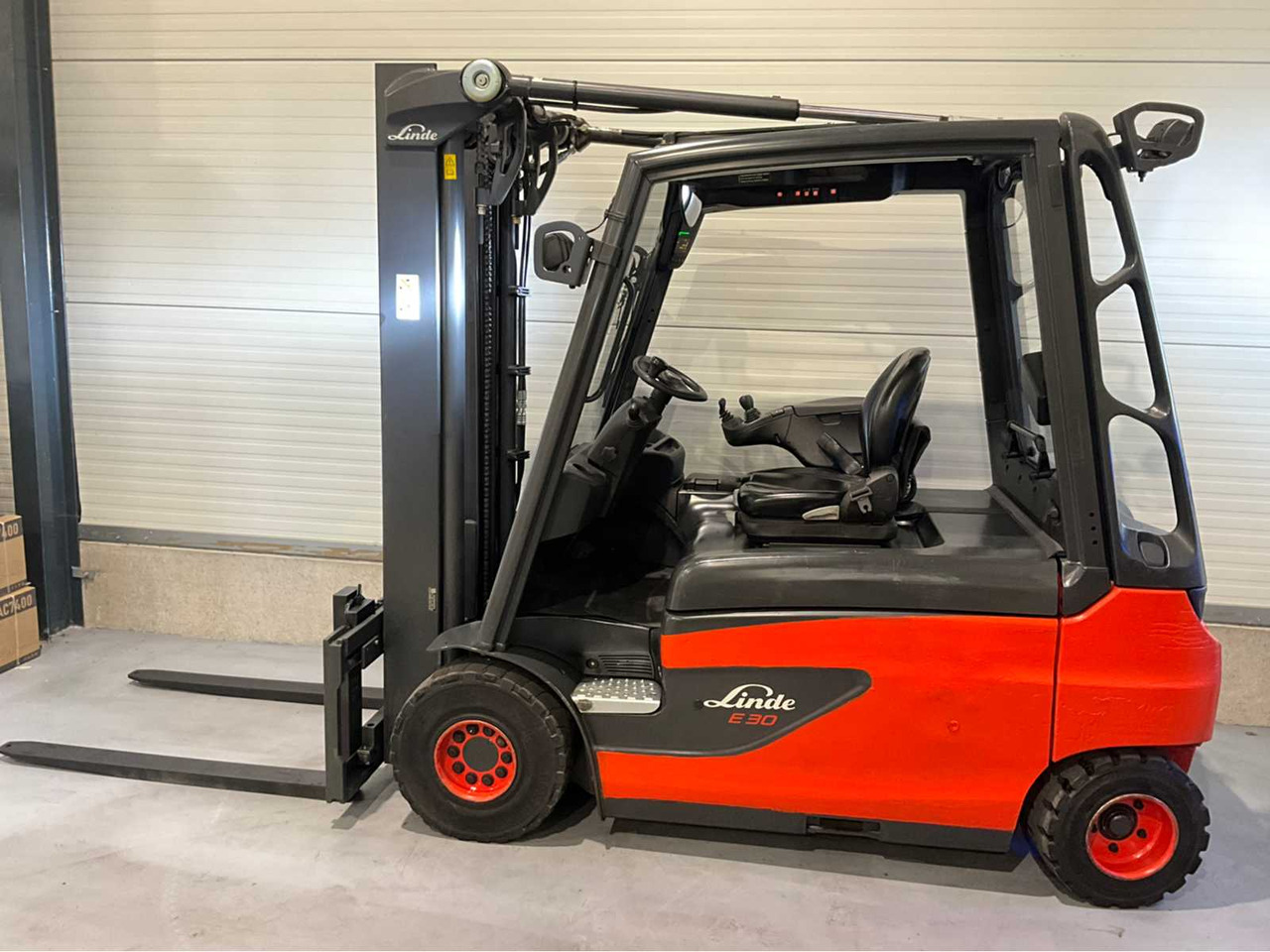 2017 LINDE E30L-01 3000KG FORKLIFT - Carrello elevatore: foto 3 2017 LINDE E30L-01 3000KG FORKLIFT - Carrello elevatore: foto 3