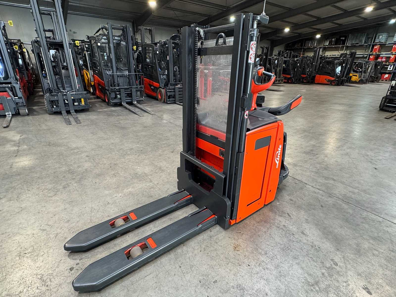 2017 SERVICE +UVV 10/2026 LINDE L14AP EVO 1.400KG SCALE PALLET TRUCK ANT 3.817 HOURS - Carrello elevatore: foto 3 2017 SERVICE +UVV 10/2026 LINDE L14AP EVO 1.400KG SCALE PALLET TRUCK ANT 3.817 HOURS - Carrello elevatore: foto 3