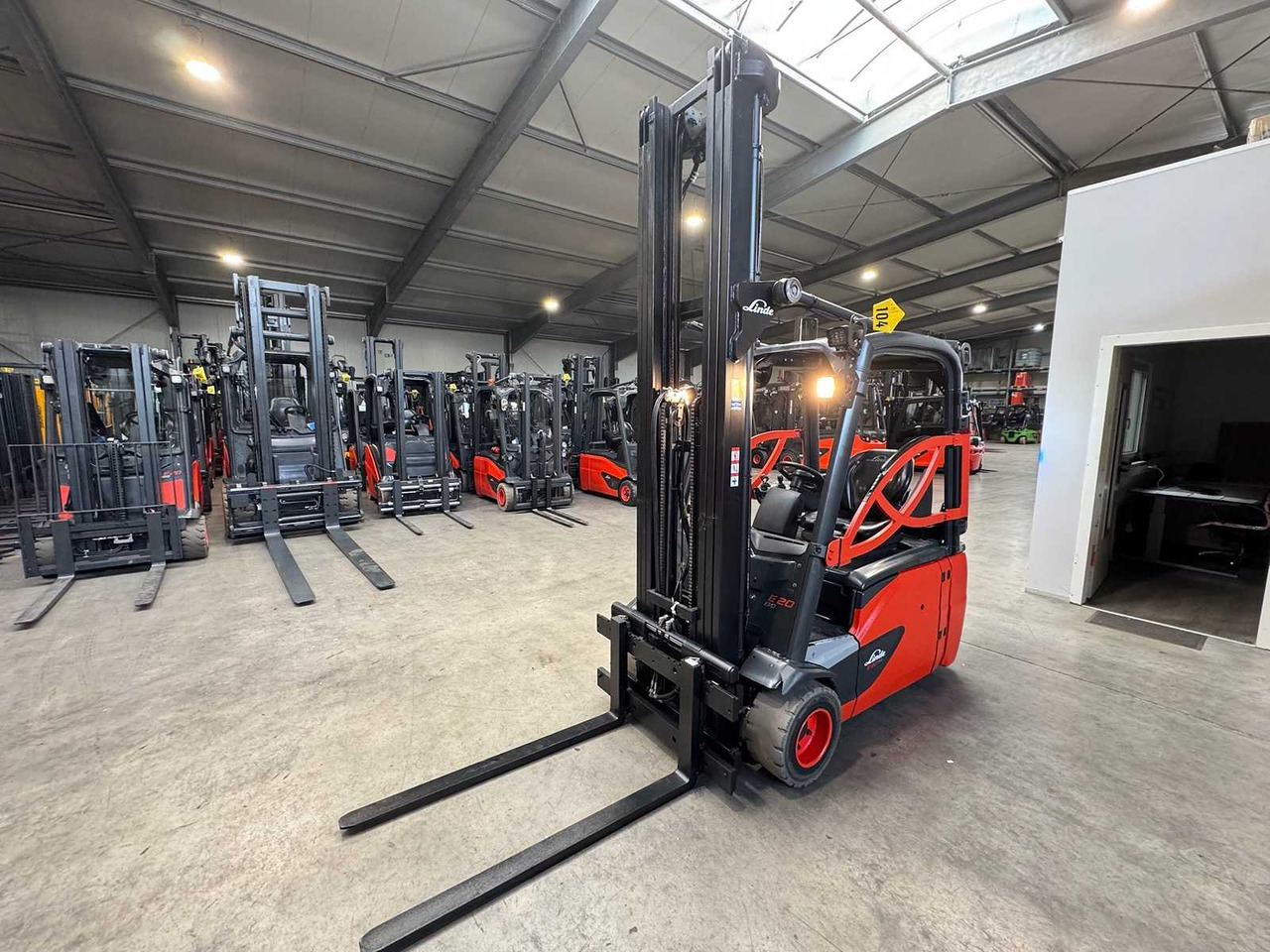 2018 SERVICE + UVV 10/2026 LINDE E20L EVO 2.000KG TRIPLEX 680CM ELECTRIC FORKLIFT FORKLIFT - Carrello elevatore: foto 3 2018 SERVICE + UVV 10/2026 LINDE E20L EVO 2.000KG TRIPLEX 680CM ELECTRIC FORKLIFT FORKLIFT - Carrello elevatore: foto 3