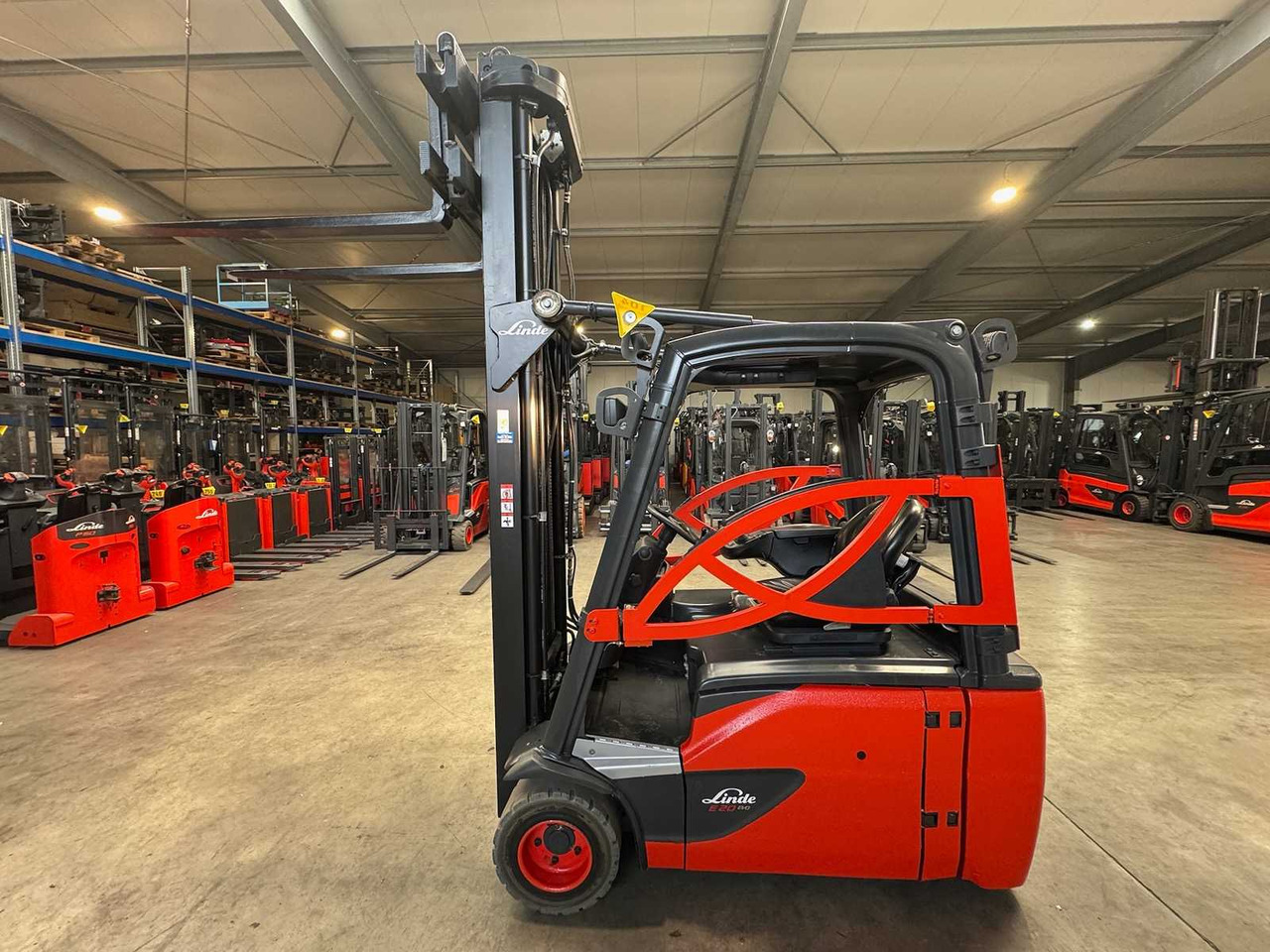 2018 SERVICE + UVV 10/2026 LINDE E20L EVO 2.000KG TRIPLEX 680CM ELECTRIC FORKLIFT FORKLIFT - Carrello elevatore: foto 1 2018 SERVICE + UVV 10/2026 LINDE E20L EVO 2.000KG TRIPLEX 680CM ELECTRIC FORKLIFT FORKLIFT - Carrello elevatore: foto 1