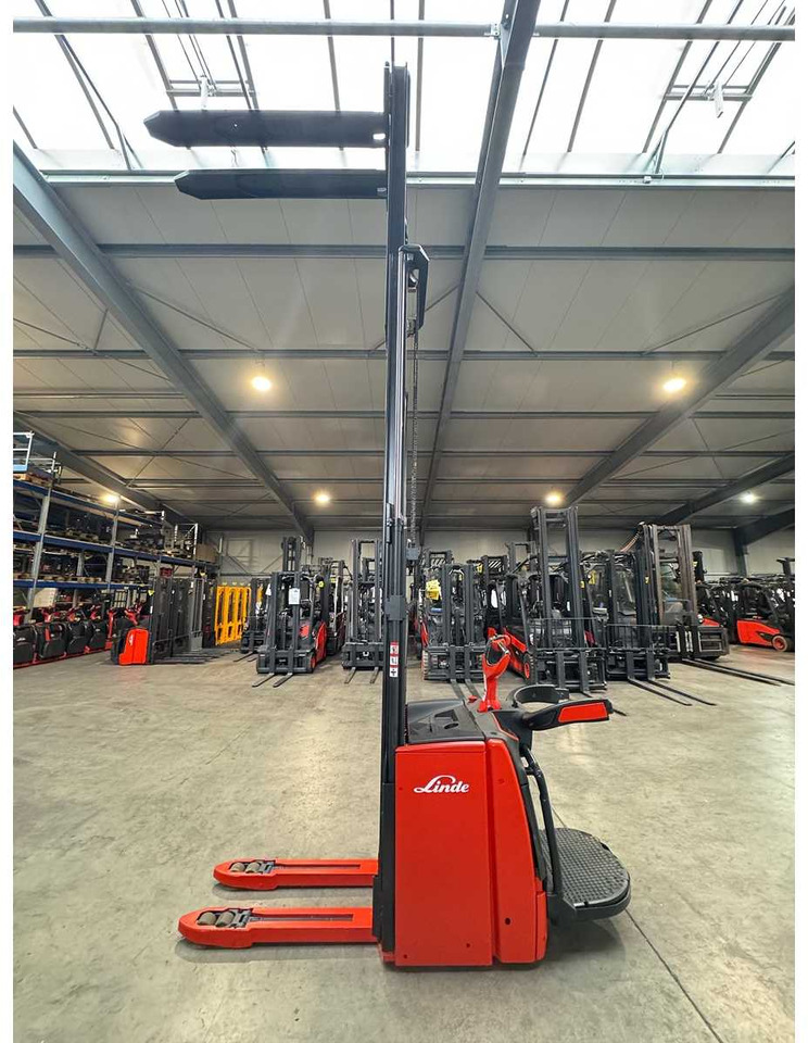 2018 SERVICE + UVV 10/2026 LINDE L14API TRIPLEX 470CM PALLET TRUCK PALLET TRUCK ANT SCALES INITIAL STROKE - Carrello elevatore: foto 2 2018 SERVICE + UVV 10/2026 LINDE L14API TRIPLEX 470CM PALLET TRUCK PALLET TRUCK ANT SCALES INITIAL STROKE - Carrello elevatore: foto 2