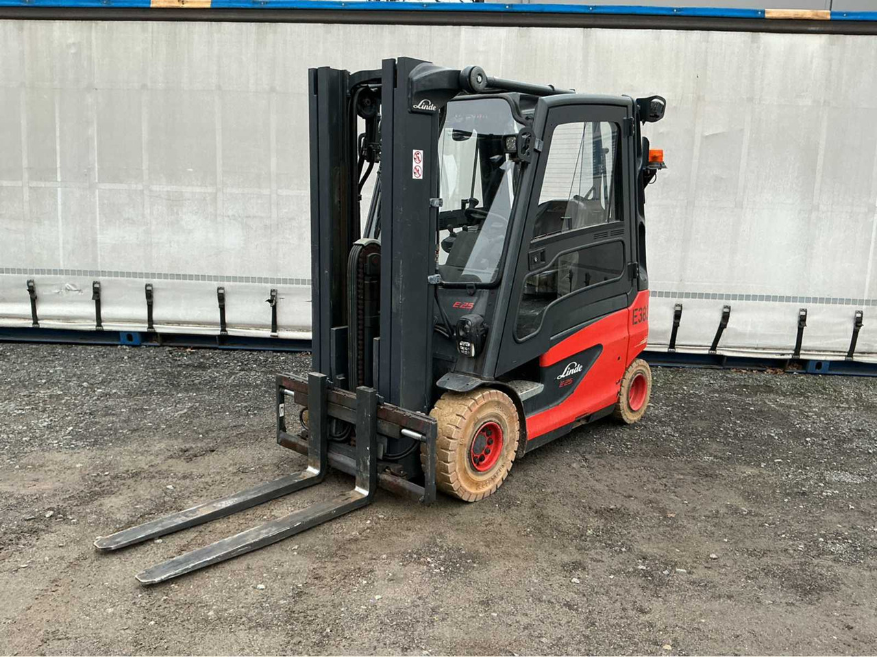 2022 LINDE E25-01 FORKLIFT - Carrello elevatore: foto 1 2022 LINDE E25-01 FORKLIFT - Carrello elevatore: foto 1