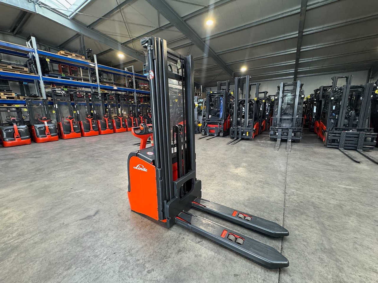 32/2019 SERVICE +UVV 10/2026 LINDE L14 TRIPLEX 470CM PALLET TRUCK ANT 1,983 HOURS - Carrello elevatore: foto 5 32/2019 SERVICE +UVV 10/2026 LINDE L14 TRIPLEX 470CM PALLET TRUCK ANT 1,983 HOURS - Carrello elevatore: foto 5