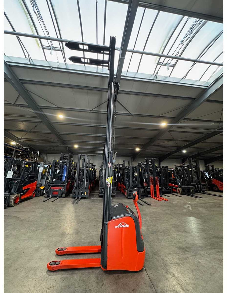 32/2019 SERVICE +UVV 10/2026 LINDE L14 TRIPLEX 470CM PALLET TRUCK ANT 1,983 HOURS - Carrello elevatore: foto 4 32/2019 SERVICE +UVV 10/2026 LINDE L14 TRIPLEX 470CM PALLET TRUCK ANT 1,983 HOURS - Carrello elevatore: foto 4