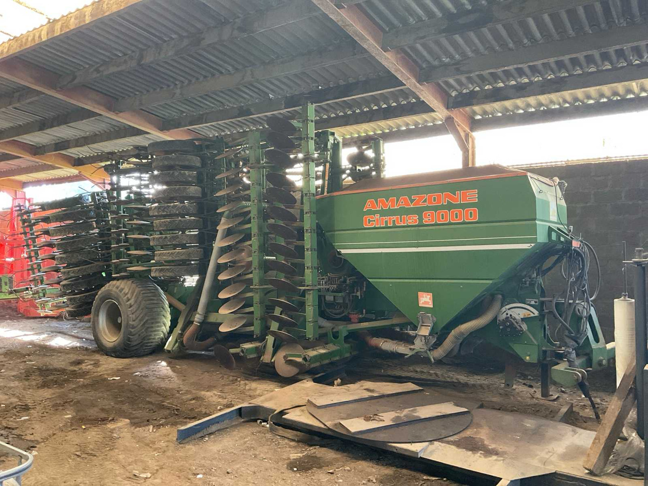 Amazone Cirrus 9000 - Macchina per la lavorazione del terreno: foto 1 Amazone Cirrus 9000 - Macchina per la lavorazione del terreno: foto 1