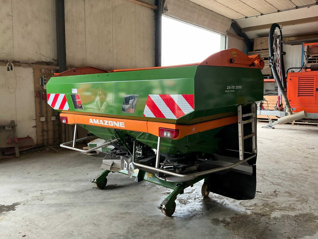 Amazone ZA-TS 3200 - Spandiconcime: foto 1 Amazone ZA-TS 3200 - Spandiconcime: foto 1