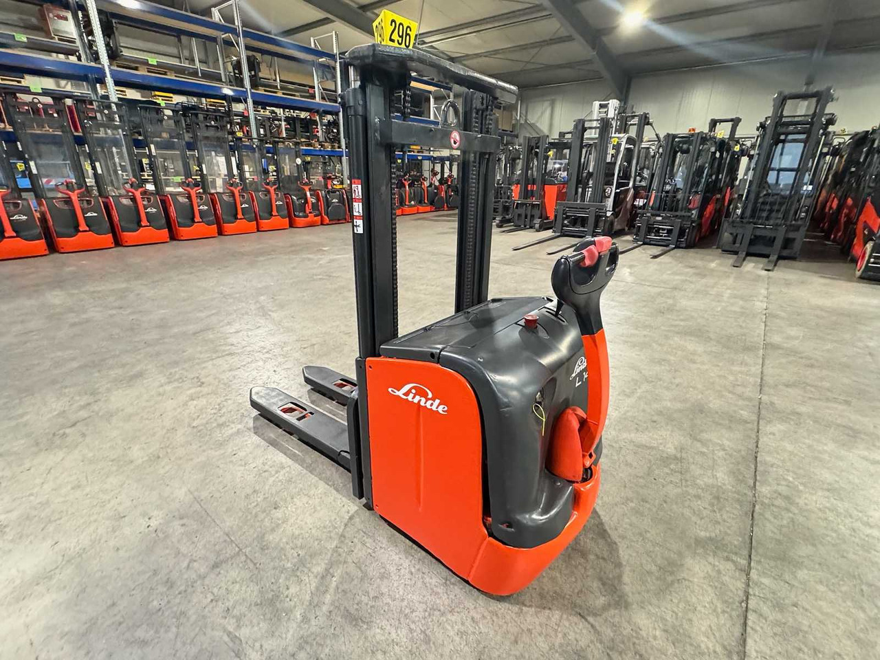 BATTERY 2020 LINDE L14 1.400KG PALLET TRUCK STACKER ANT STACKER - Carrello elevatore: foto 1 BATTERY 2020 LINDE L14 1.400KG PALLET TRUCK STACKER ANT STACKER - Carrello elevatore: foto 1