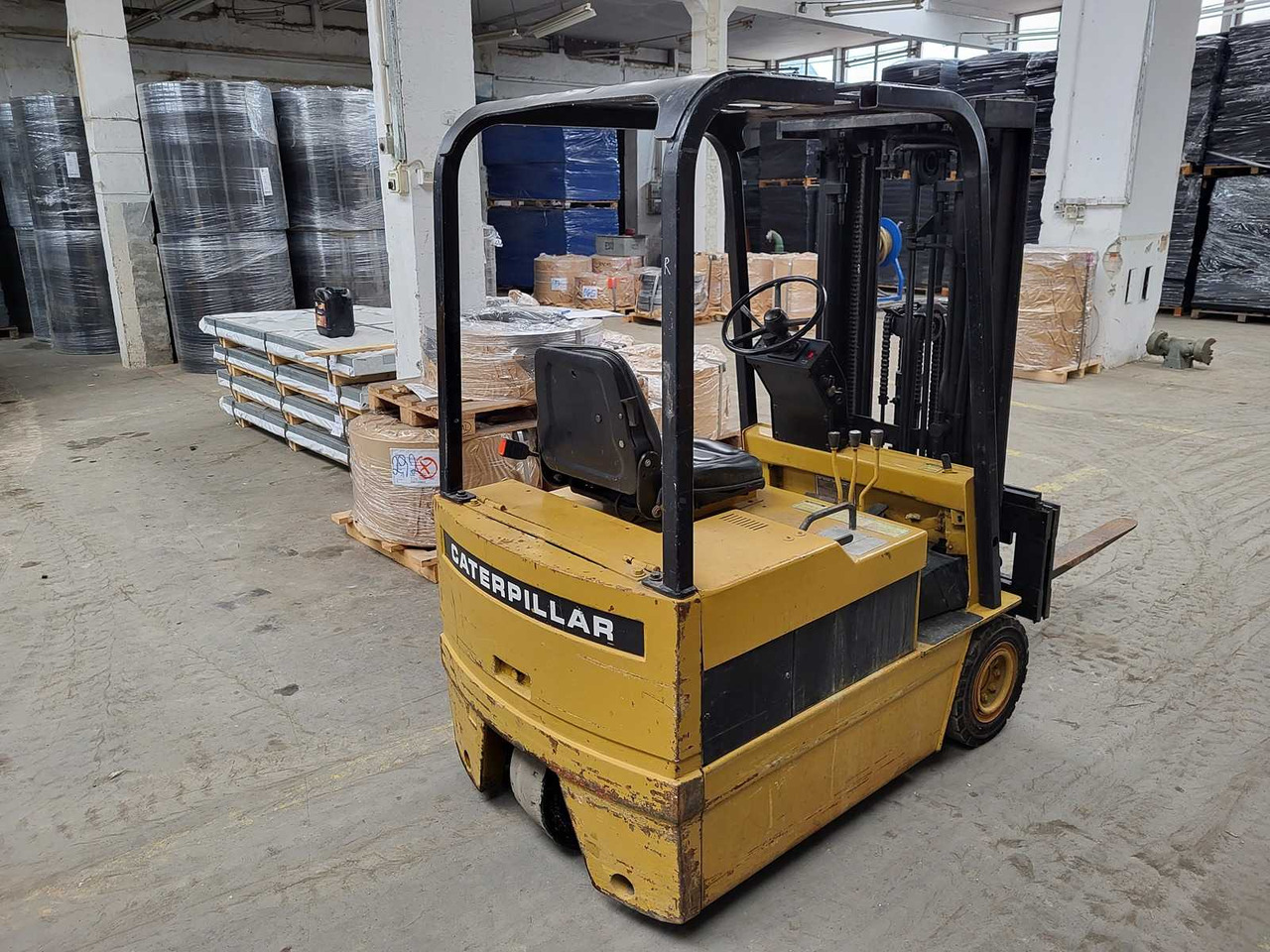 CATERPILLAR - F 30 - FORKLIFT TRUCKS - Carrello elevatore: foto 5 CATERPILLAR - F 30 - FORKLIFT TRUCKS - Carrello elevatore: foto 5
