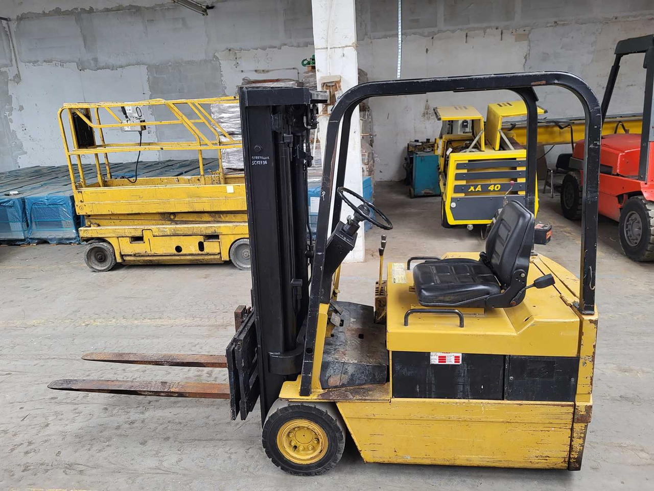 CATERPILLAR - F 30 - FORKLIFT TRUCKS - Carrello elevatore: foto 2 CATERPILLAR - F 30 - FORKLIFT TRUCKS - Carrello elevatore: foto 2