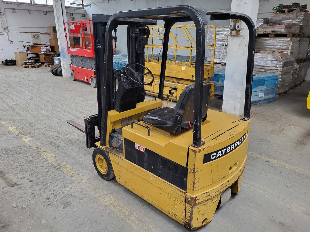 CATERPILLAR - F 30 - FORKLIFT TRUCKS - Carrello elevatore: foto 3 CATERPILLAR - F 30 - FORKLIFT TRUCKS - Carrello elevatore: foto 3