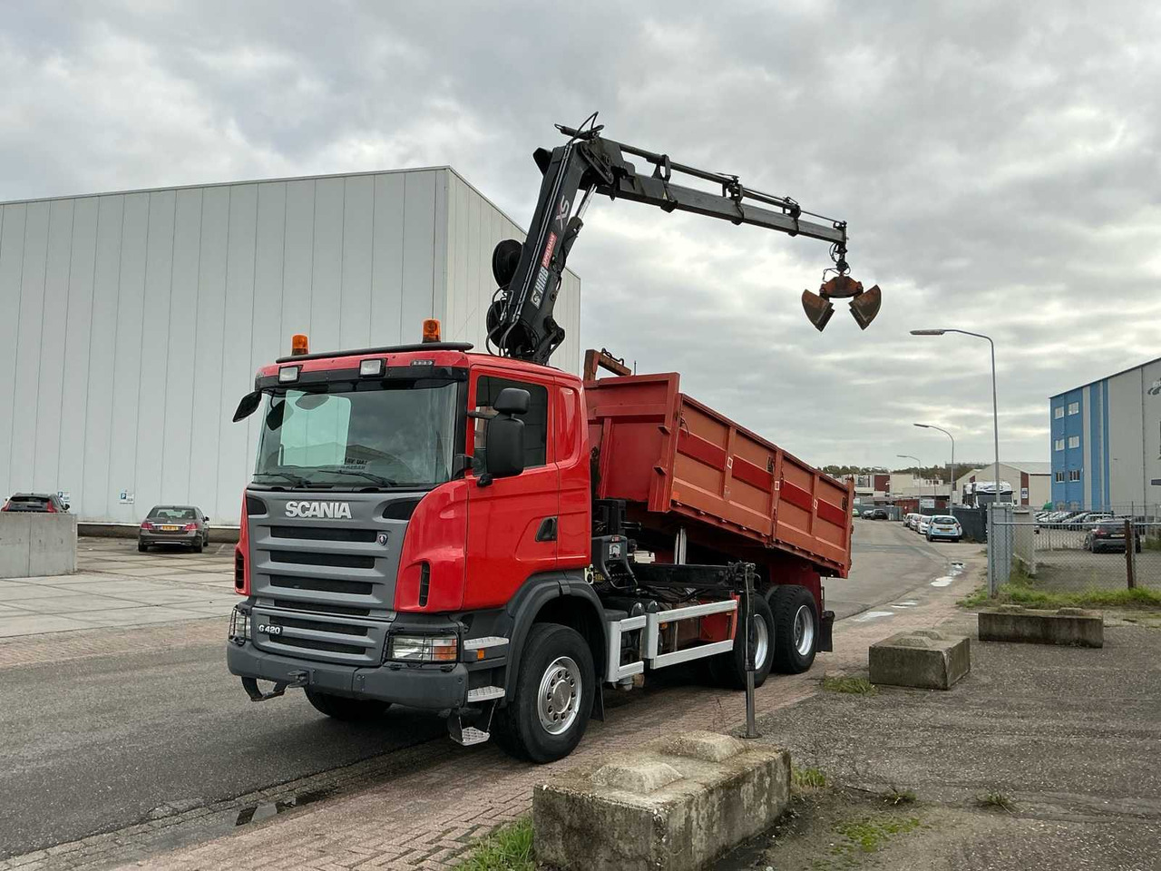 2009 SCANIA G420 TIPPER TRUCK WITH CRANE - Camion: foto 1 2009 SCANIA G420 TIPPER TRUCK WITH CRANE - Camion: foto 1