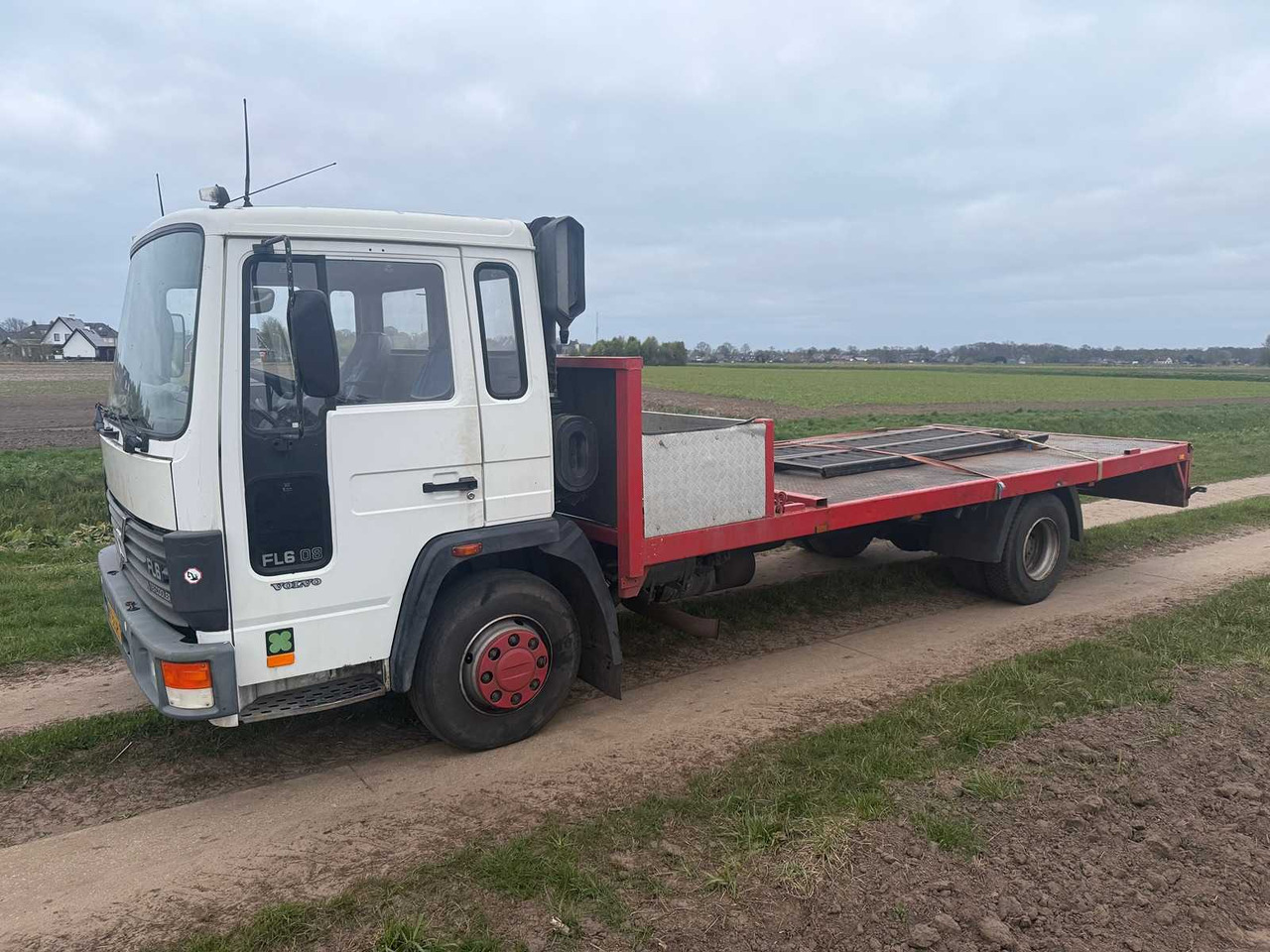 VOLVO - FL608-4X2-J 75 - TRUCK - 1993 - Camion: foto 2 VOLVO - FL608-4X2-J 75 - TRUCK - 1993 - Camion: foto 2