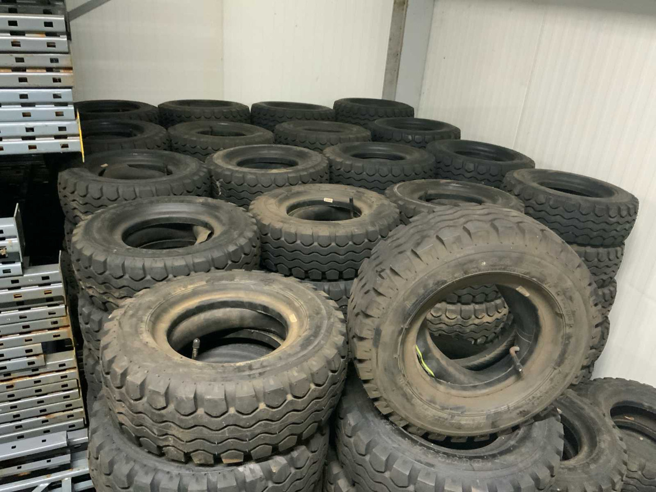 Dunlop - Cerchi e pneumatici per Trattore: foto 5 Dunlop - Cerchi e pneumatici per Trattore: foto 5