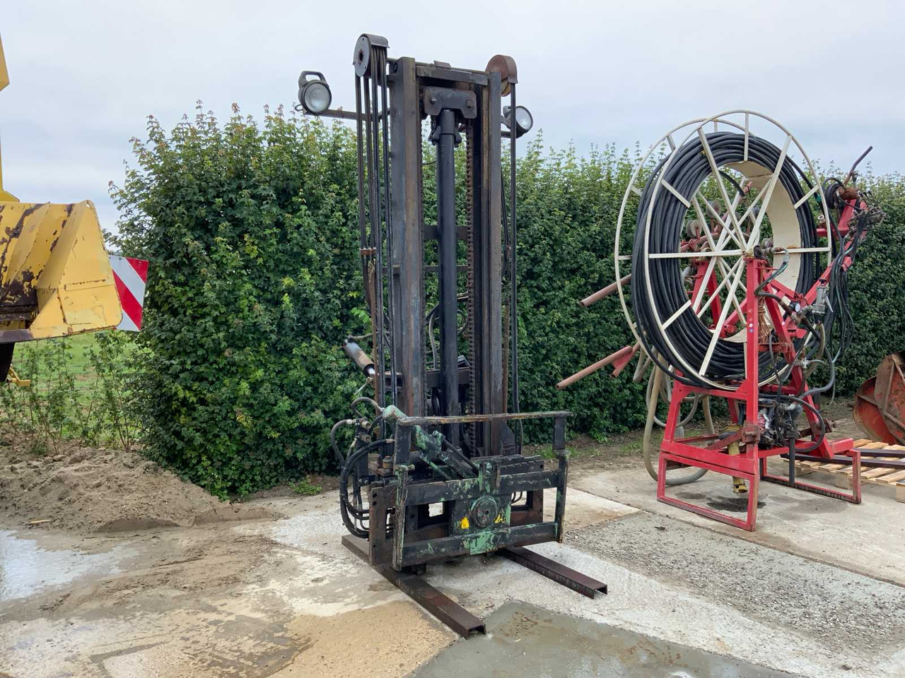 Duplex lifting mast with tilter - Caricatore frontale per trattori: foto 1 Duplex lifting mast with tilter - Caricatore frontale per trattori: foto 1