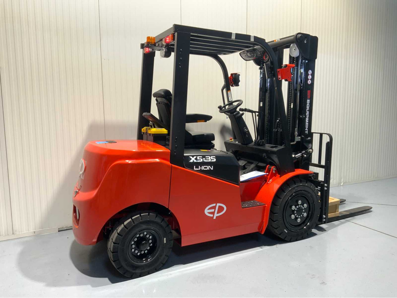 EP 3500KG LIFTING CAPACITY- 4.8 METER PLYWOOD, FREE-LIFT, SIDE-SHIFT FORKLIFT - Carrello elevatore: foto 4 EP 3500KG LIFTING CAPACITY- 4.8 METER PLYWOOD, FREE-LIFT, SIDE-SHIFT FORKLIFT - Carrello elevatore: foto 4