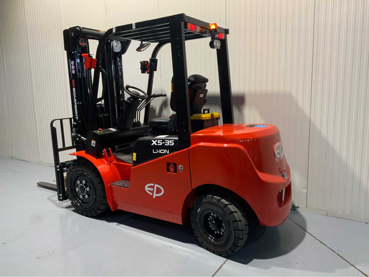 EP 3500KG LIFTING CAPACITY- 4.8 METER PLYWOOD, FREE-LIFT, SIDE-SHIFT FORKLIFT - Carrello elevatore: foto 3 EP 3500KG LIFTING CAPACITY- 4.8 METER PLYWOOD, FREE-LIFT, SIDE-SHIFT FORKLIFT - Carrello elevatore: foto 3