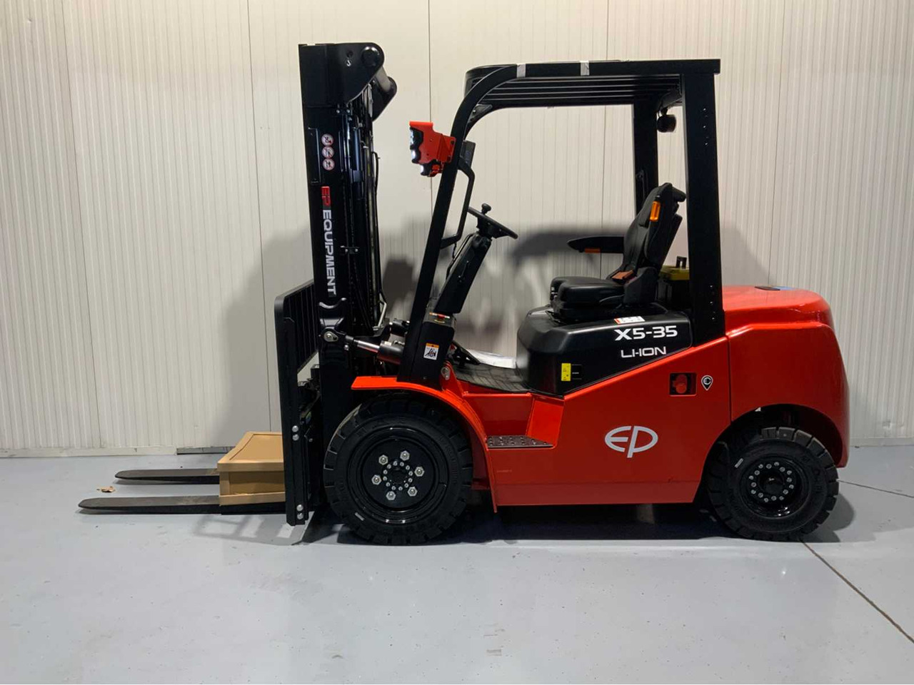 EP 3500KG LIFTING CAPACITY- 4.8 METER PLYWOOD, FREE-LIFT, SIDE-SHIFT FORKLIFT - Carrello elevatore: foto 2 EP 3500KG LIFTING CAPACITY- 4.8 METER PLYWOOD, FREE-LIFT, SIDE-SHIFT FORKLIFT - Carrello elevatore: foto 2