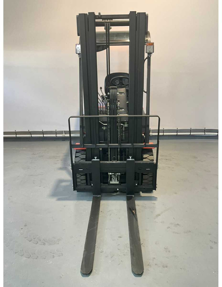 EP - EFL 181 - 4.8 METER TRIPLEX, LI-ION, FREE-LIFT, SIDE-SHIFT - FORKLIFT - Carrello elevatore: foto 4 EP - EFL 181 - 4.8 METER TRIPLEX, LI-ION, FREE-LIFT, SIDE-SHIFT - FORKLIFT - Carrello elevatore: foto 4