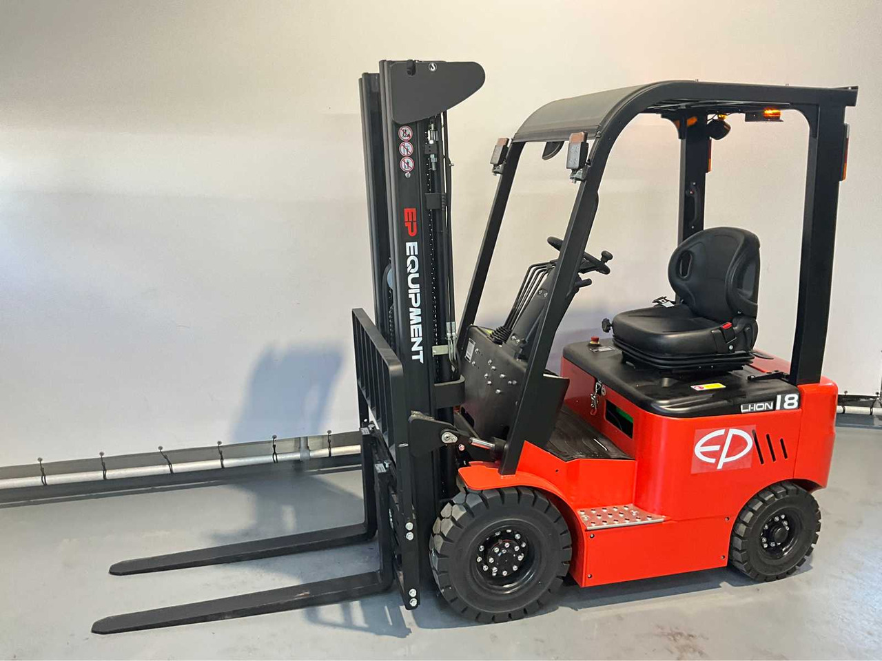EP - EFL 181 - 4.8 METER TRIPLEX, LI-ION, FREE-LIFT, SIDE-SHIFT - FORKLIFT - Carrello elevatore: foto 1 EP - EFL 181 - 4.8 METER TRIPLEX, LI-ION, FREE-LIFT, SIDE-SHIFT - FORKLIFT - Carrello elevatore: foto 1