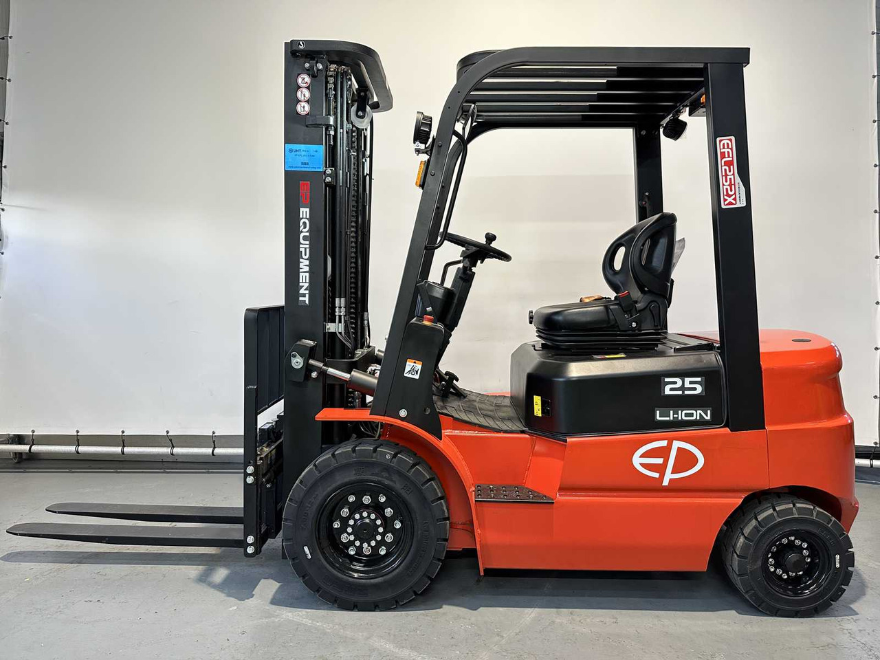 EP - EFL 252 X - FORK POSITIONER, SIDESHIFT, TRIPLEX, FORKLIFT 2025 - Carrello elevatore: foto 1 EP - EFL 252 X - FORK POSITIONER, SIDESHIFT, TRIPLEX, FORKLIFT 2025 - Carrello elevatore: foto 1