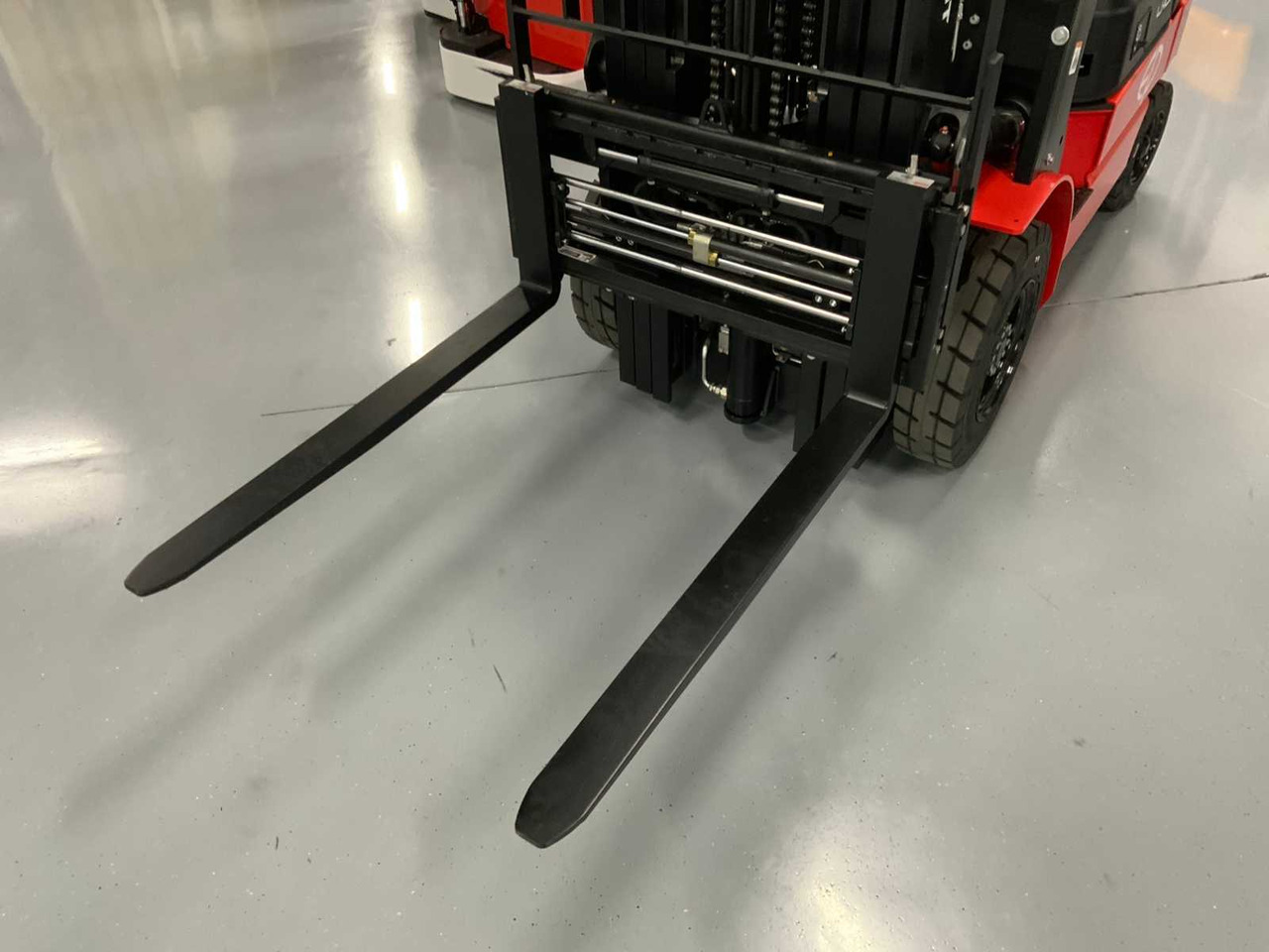 EP - EFL 252 X - FORK POSITIONER, SIDESHIFT, TRIPLEX, FORKLIFT 2025 - Carrello elevatore: foto 2 EP - EFL 252 X - FORK POSITIONER, SIDESHIFT, TRIPLEX, FORKLIFT 2025 - Carrello elevatore: foto 2