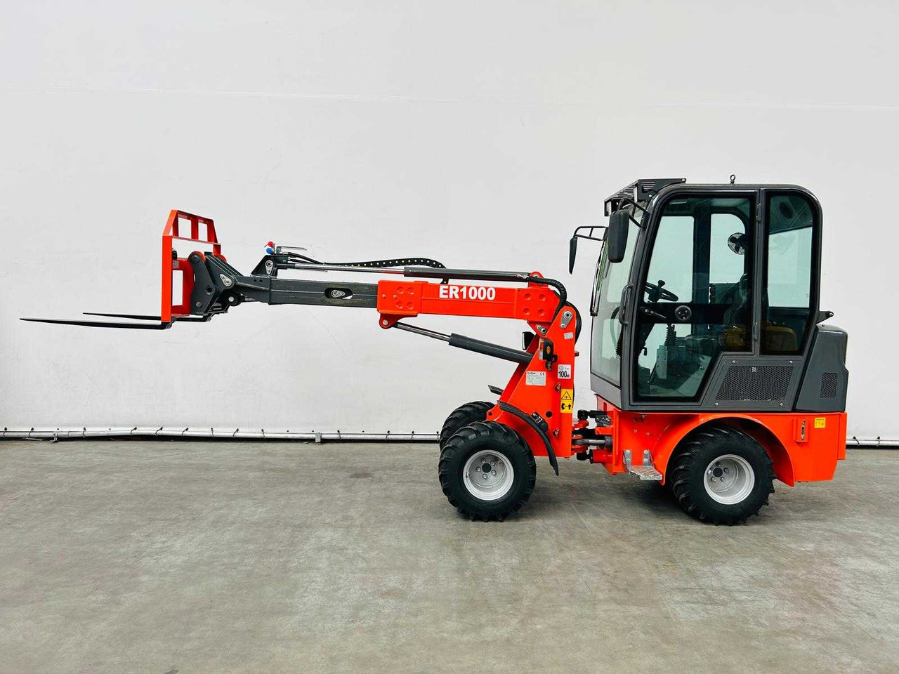 EVERUN - 2025 - ER1000 - TELESCOPIC ARTICULATED WHEEL LOADER KUBOTA EURO5 - Pala gommata: foto 4 EVERUN - 2025 - ER1000 - TELESCOPIC ARTICULATED WHEEL LOADER KUBOTA EURO5 - Pala gommata: foto 4