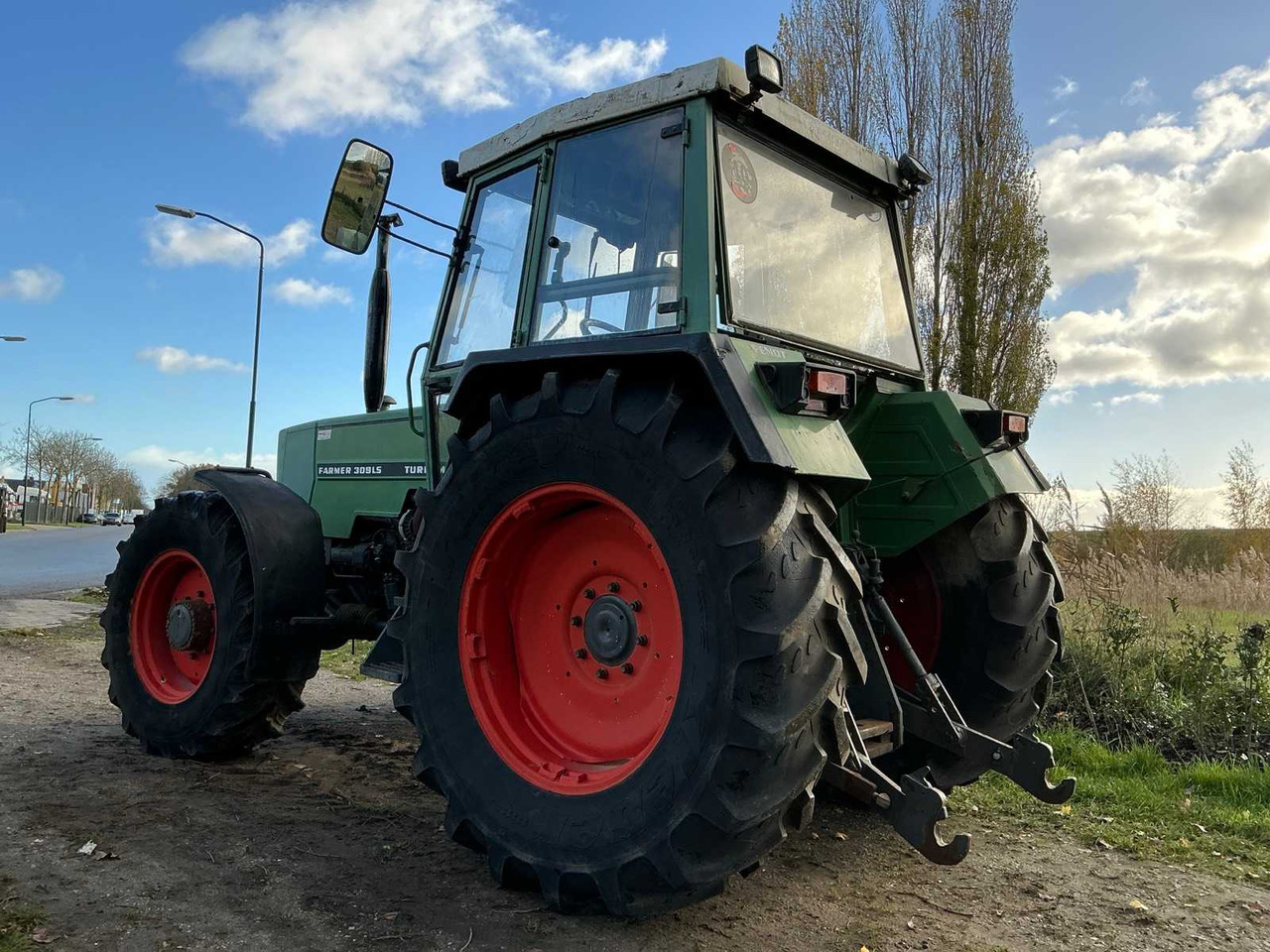 FENDT FARMER 309 LSA TURBOMATIK FOUR-WHEEL DRIVE AGRICULTURAL TRACTOR - Trattore: foto 3 FENDT FARMER 309 LSA TURBOMATIK FOUR-WHEEL DRIVE AGRICULTURAL TRACTOR - Trattore: foto 3
