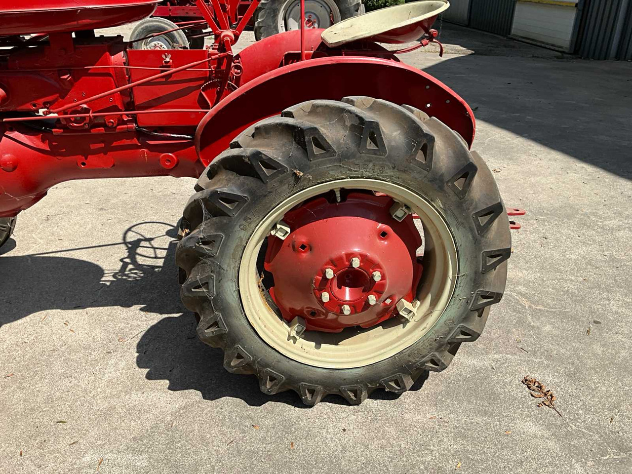 Farmall 100 - Trattore: foto 5 Farmall 100 - Trattore: foto 5