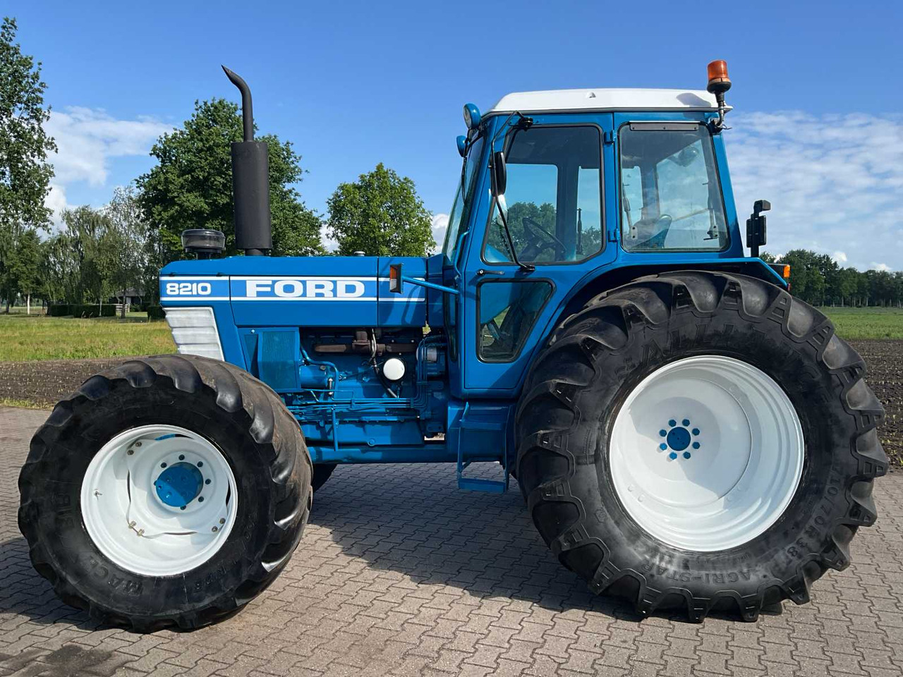 Ford 8210 - Trattore: foto 5 Ford 8210 - Trattore: foto 5