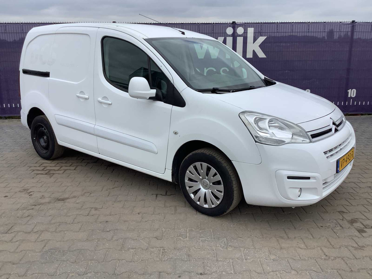 2015 - CITROEN - BERLINGO - 1.6 HDI 90 COMFORT - COMMERCIAL VEHICLE - Furgone: foto 2 2015 - CITROEN - BERLINGO - 1.6 HDI 90 COMFORT - COMMERCIAL VEHICLE - Furgone: foto 2