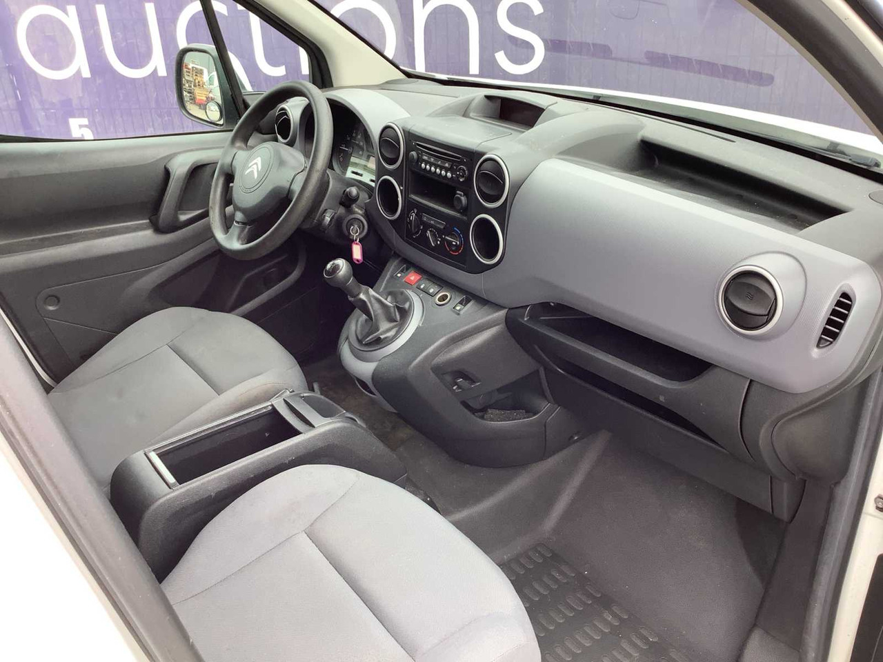 2015 - CITROEN - BERLINGO - 1.6 HDI 90 COMFORT - COMMERCIAL VEHICLE - Furgone: foto 5 2015 - CITROEN - BERLINGO - 1.6 HDI 90 COMFORT - COMMERCIAL VEHICLE - Furgone: foto 5