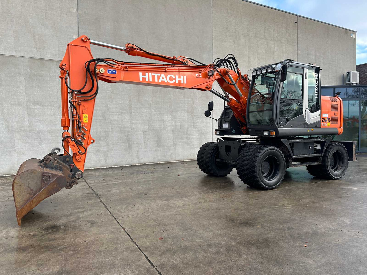 HITACHI - 2012 - ZX145W-3 - WHEELED EXCAVATOR - Escavatore gommato: foto 1 HITACHI - 2012 - ZX145W-3 - WHEELED EXCAVATOR - Escavatore gommato: foto 1