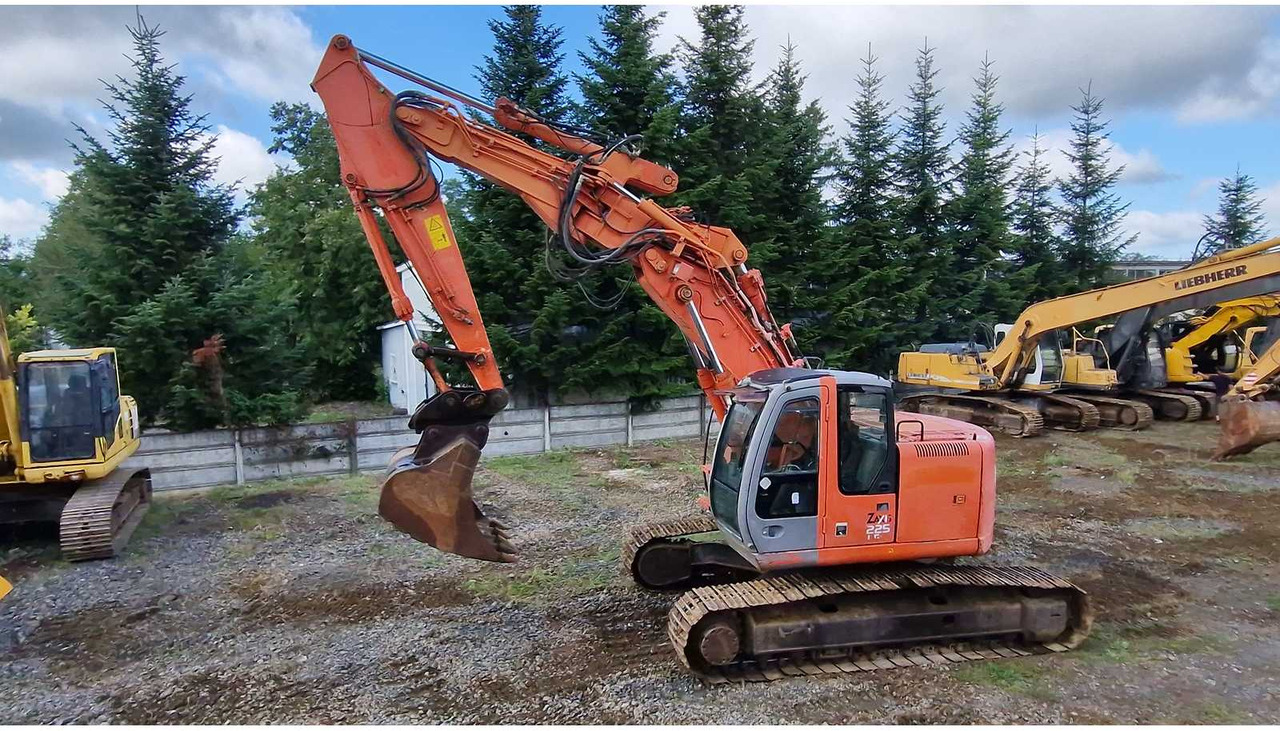 HITACHI ZX225USLC - Escavatore cingolato: foto 5 HITACHI ZX225USLC - Escavatore cingolato: foto 5