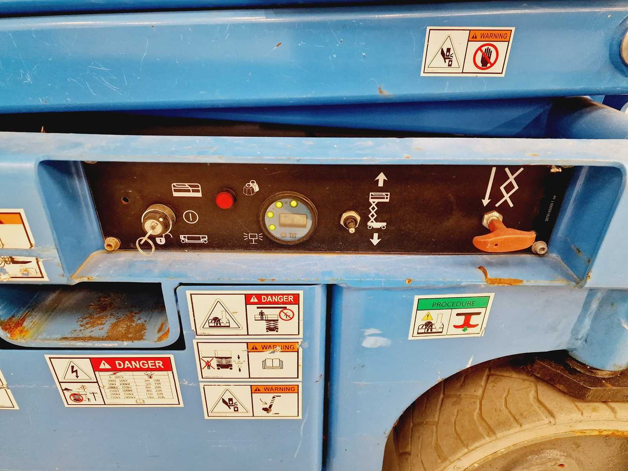 Piattaforma aerea Haulotte Compact 14: foto 21