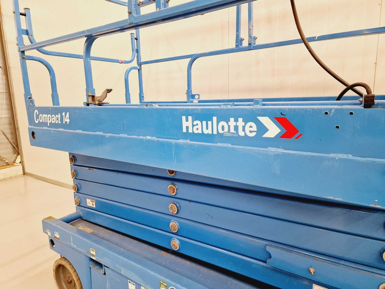 Piattaforma aerea Haulotte Compact 14: foto 17