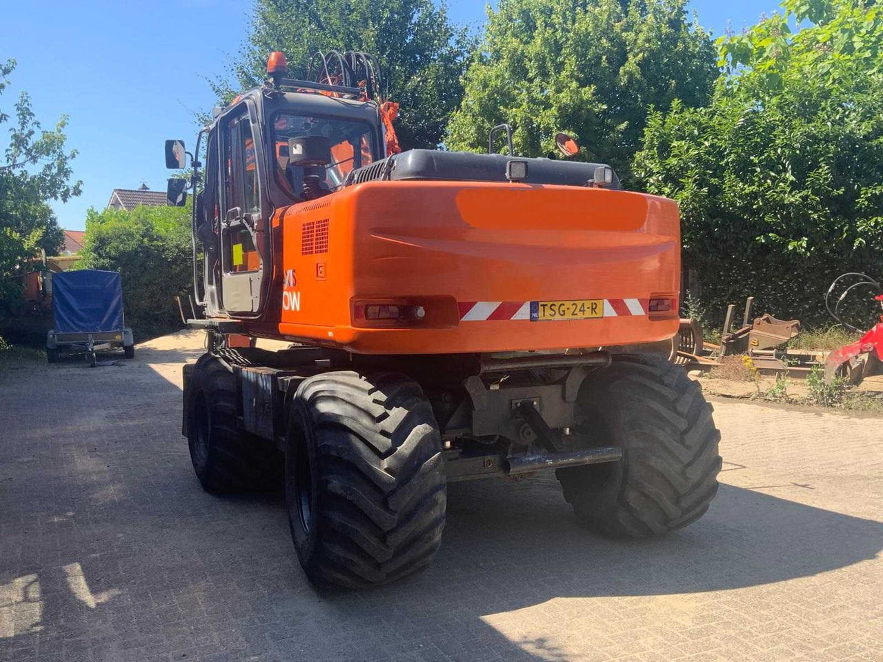 Hitachi ZX 160W - Escavatore gommato: foto 4 Hitachi ZX 160W - Escavatore gommato: foto 4