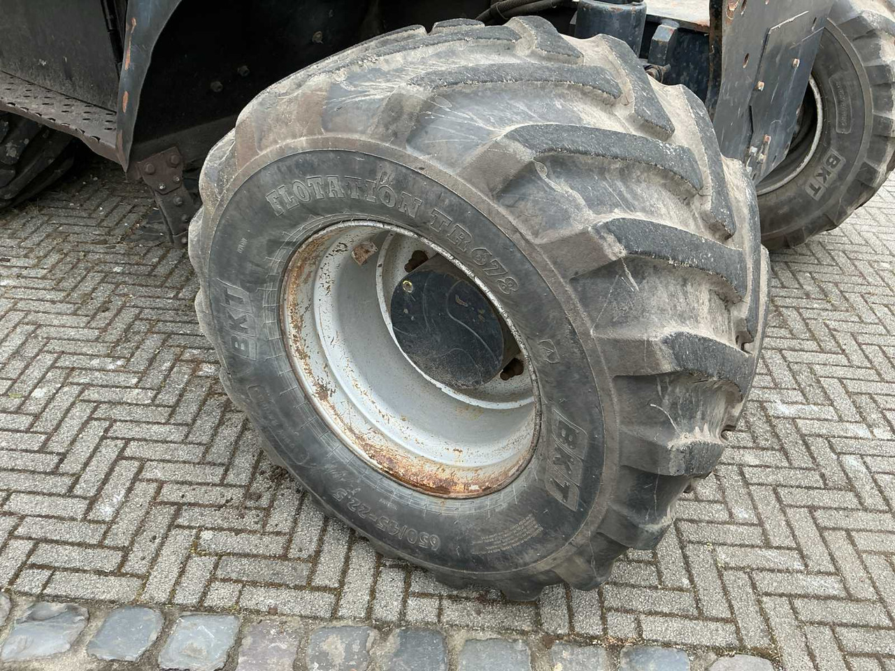 Escavatore gommato Hitachi ZX140W-3: foto 13