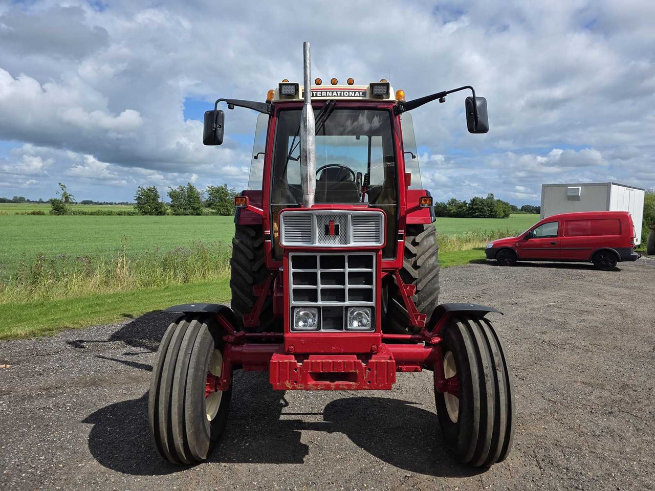International 955 XL - Trattore: foto 4 International 955 XL - Trattore: foto 4