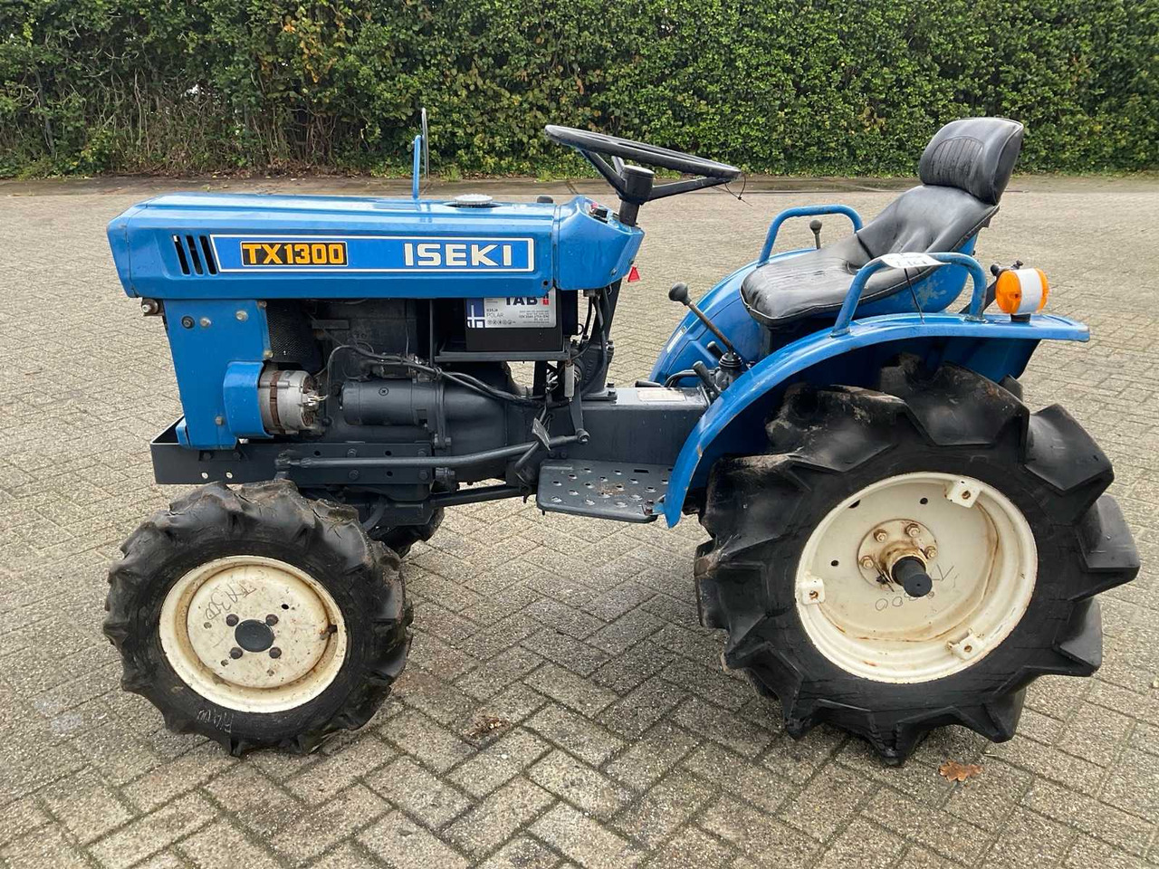 Iseki TX1300 - Trattore piccolo: foto 5 Iseki TX1300 - Trattore piccolo: foto 5