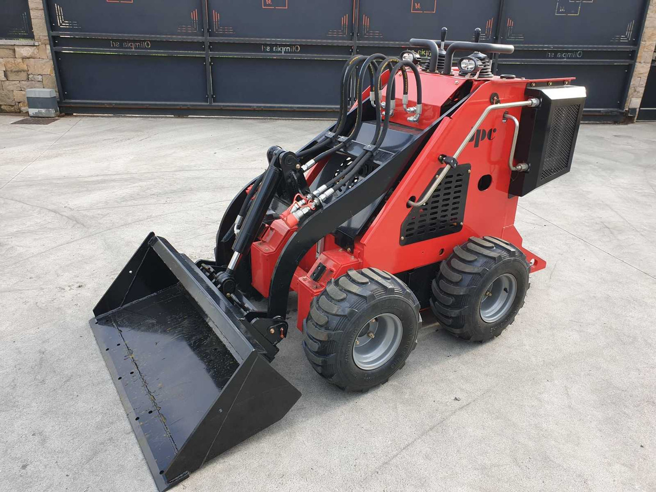 JPC HT320 SKID STEER LOADER - Pala gommata: foto 1 JPC HT320 SKID STEER LOADER - Pala gommata: foto 1