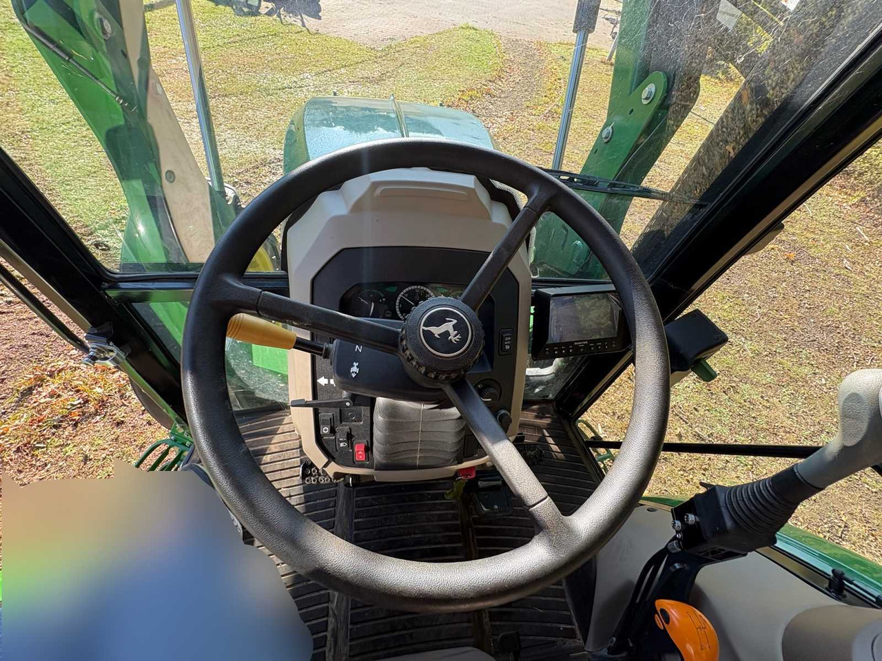 John Deere 2020 JOHN DEERE 5075E WITH STOLL FRONT LOADER SOLID 35-18.1P - Trattore: foto 4 John Deere 2020 JOHN DEERE 5075E WITH STOLL FRONT LOADER SOLID 35-18.1P - Trattore: foto 4