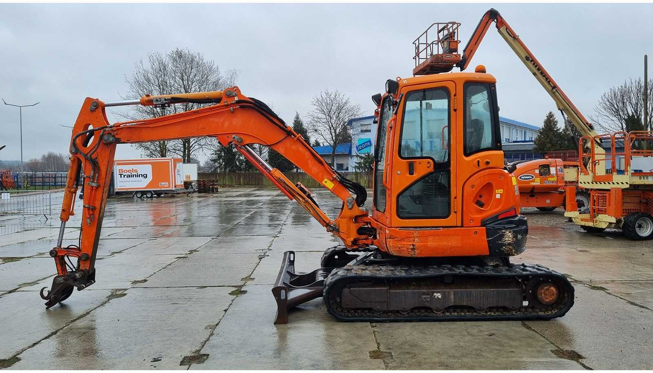 KUBOTA - U55-4 KGLS2 - MIDI-EXCAVATOR - 2015 (135400102) - Escavatore: foto 1 KUBOTA - U55-4 KGLS2 - MIDI-EXCAVATOR - 2015 (135400102) - Escavatore: foto 1