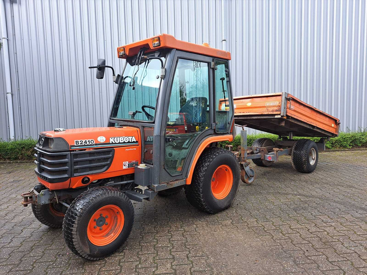 Kubota B2410 - Trattore piccolo: foto 1 Kubota B2410 - Trattore piccolo: foto 1