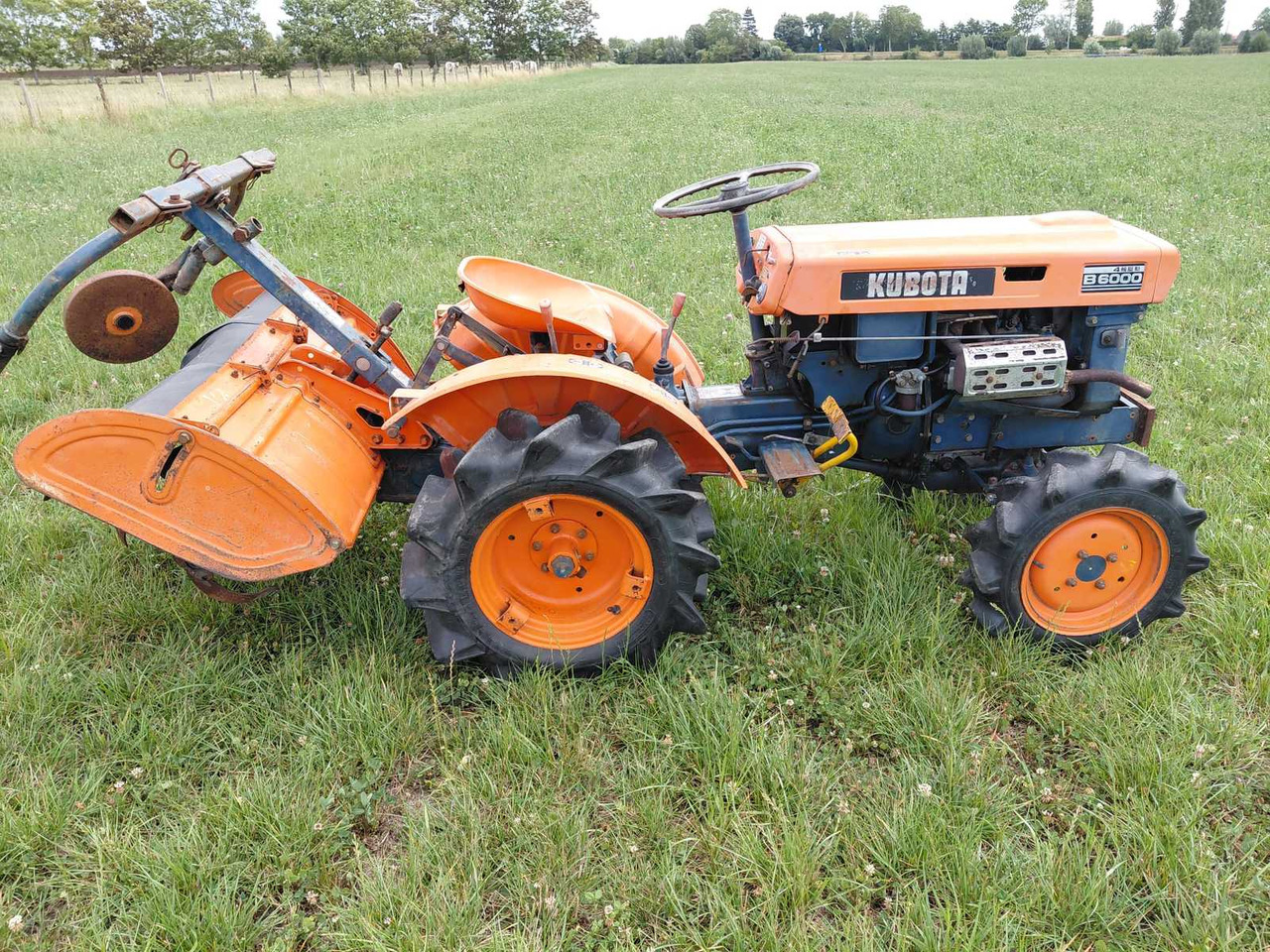 Kubota B6000 - Trattore piccolo: foto 3 Kubota B6000 - Trattore piccolo: foto 3