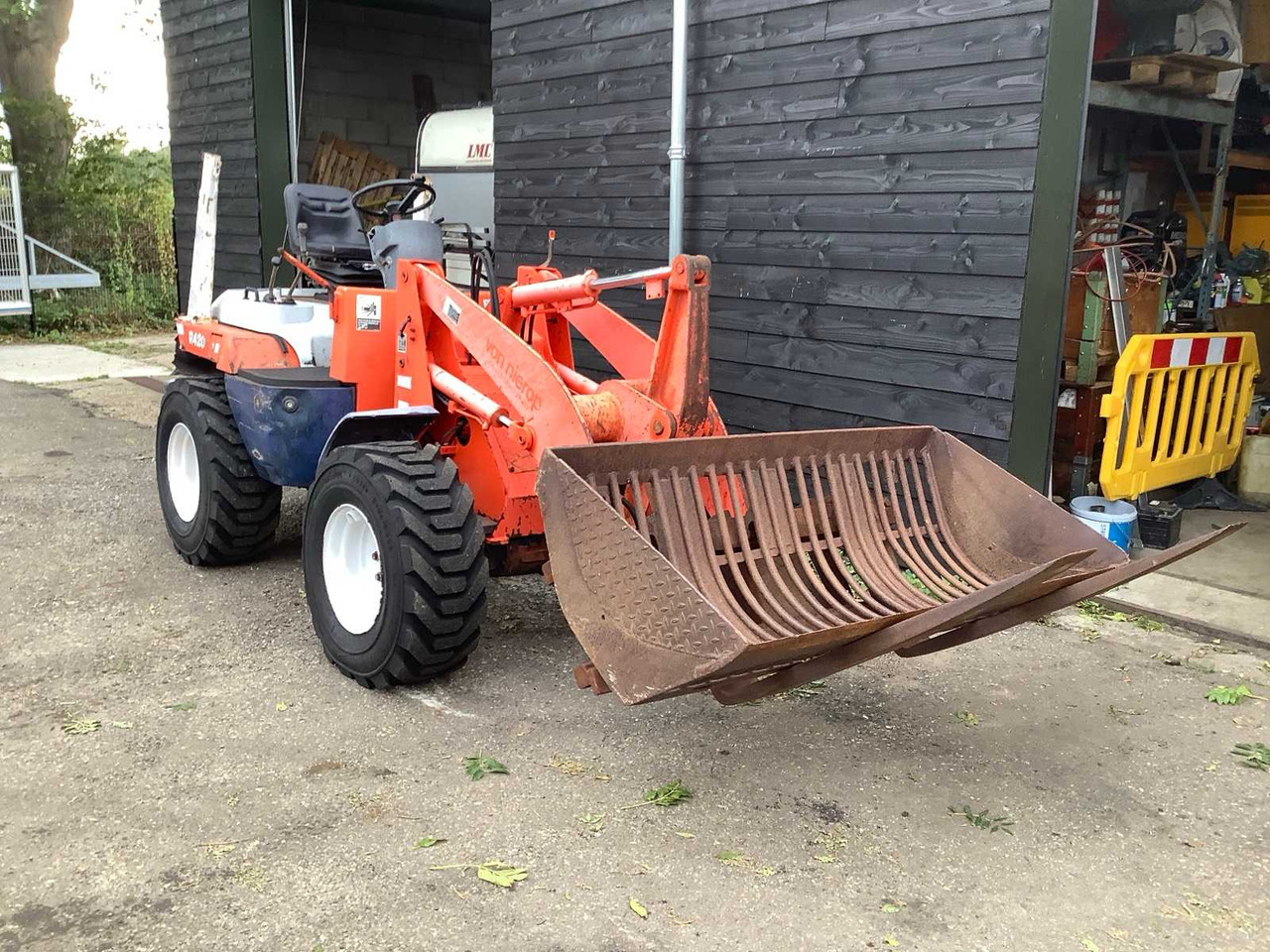 Kubota R420 - Pala gommata: foto 1 Kubota R420 - Pala gommata: foto 1
