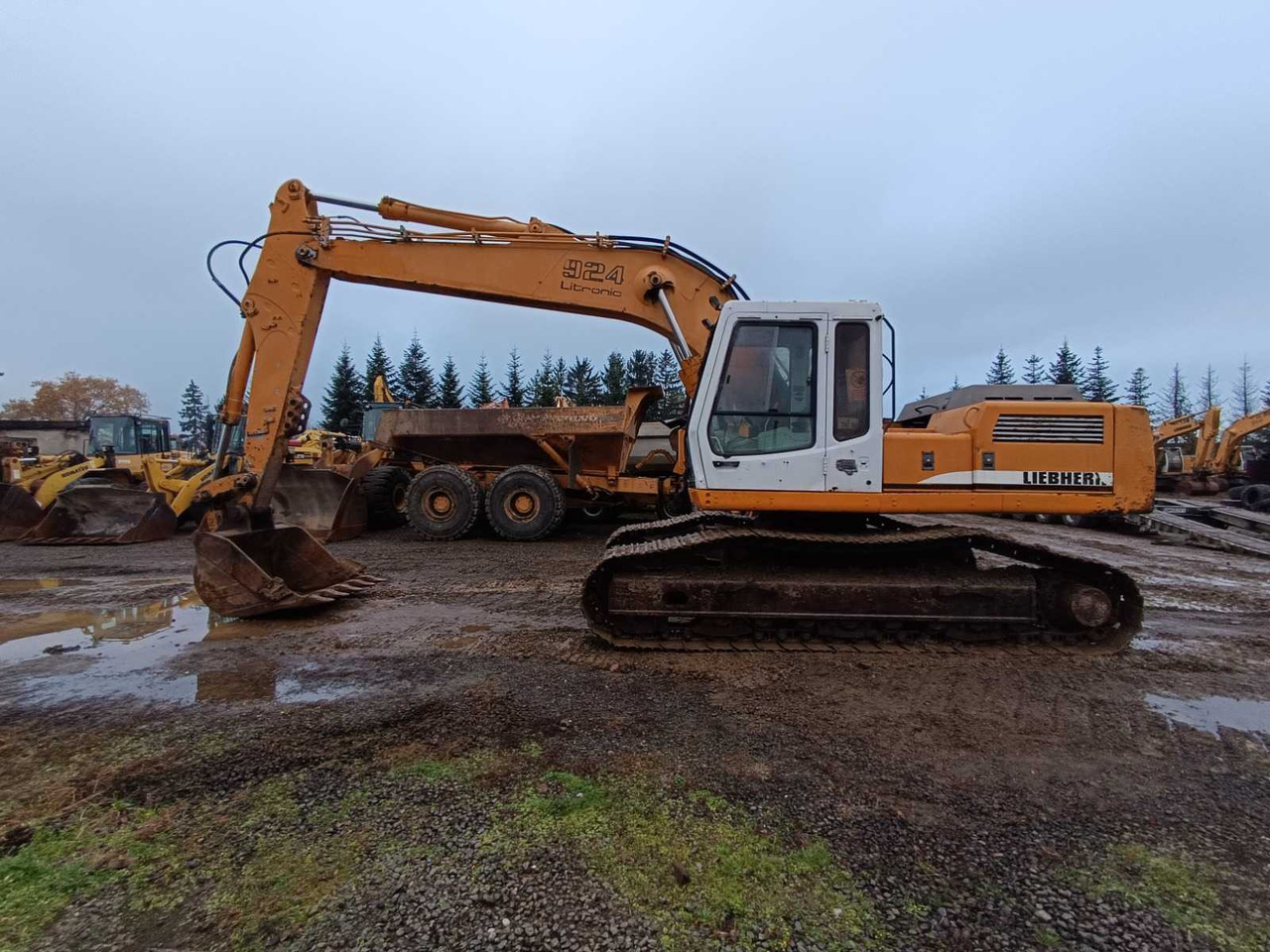 LIEBHERR - 2001 - R924 - TRACKED EXCAVATOR - Escavatore: foto 2 LIEBHERR - 2001 - R924 - TRACKED EXCAVATOR - Escavatore: foto 2