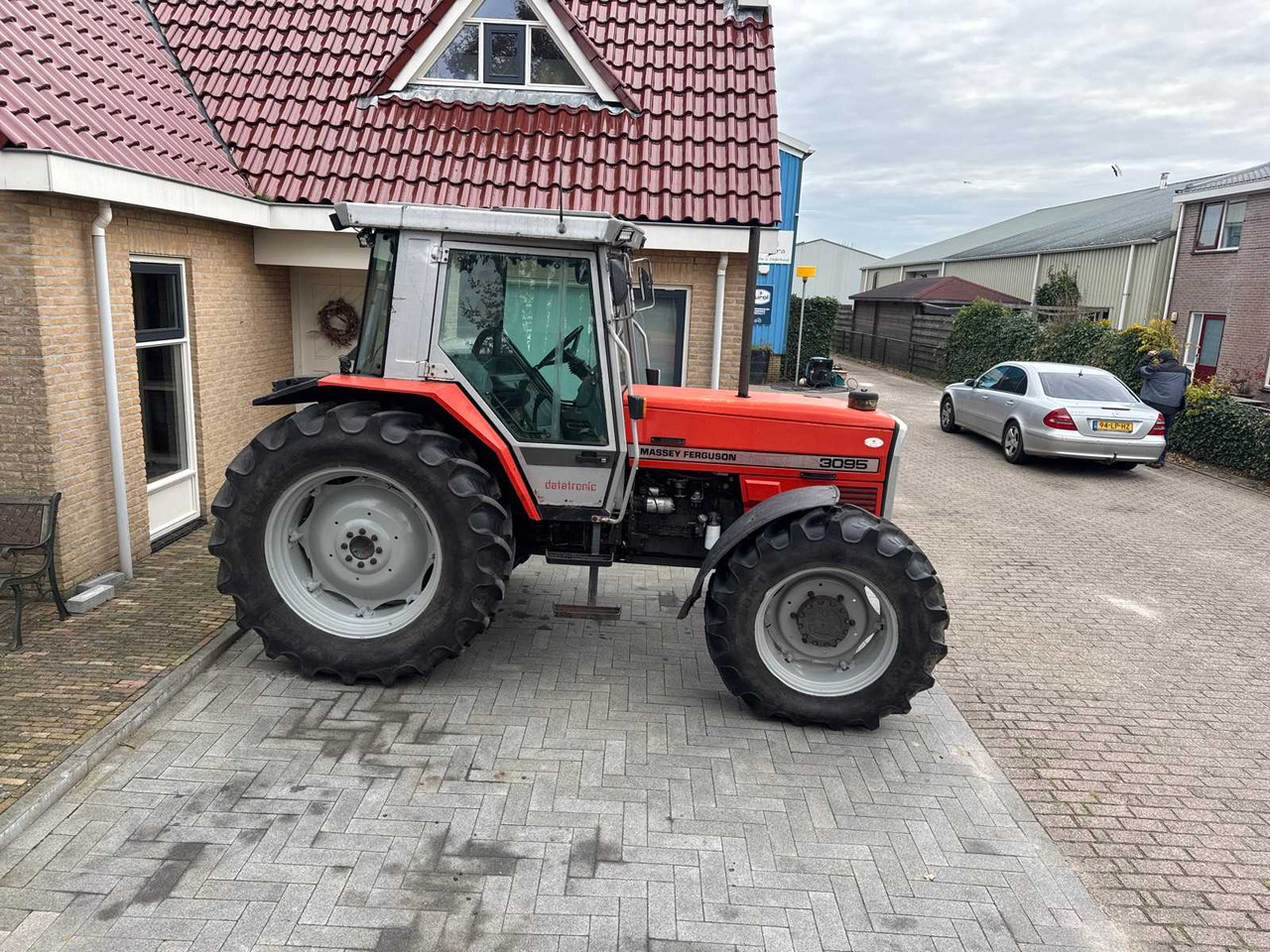 Massey-Ferguson MASSEY-FERGUSON - 3095 DATATRONIC - ALL-WHEEL DRIVE AGRICULTURAL TRACTOR - Trattore: foto 4 Massey-Ferguson MASSEY-FERGUSON - 3095 DATATRONIC - ALL-WHEEL DRIVE AGRICULTURAL TRACTOR - Trattore: foto 4