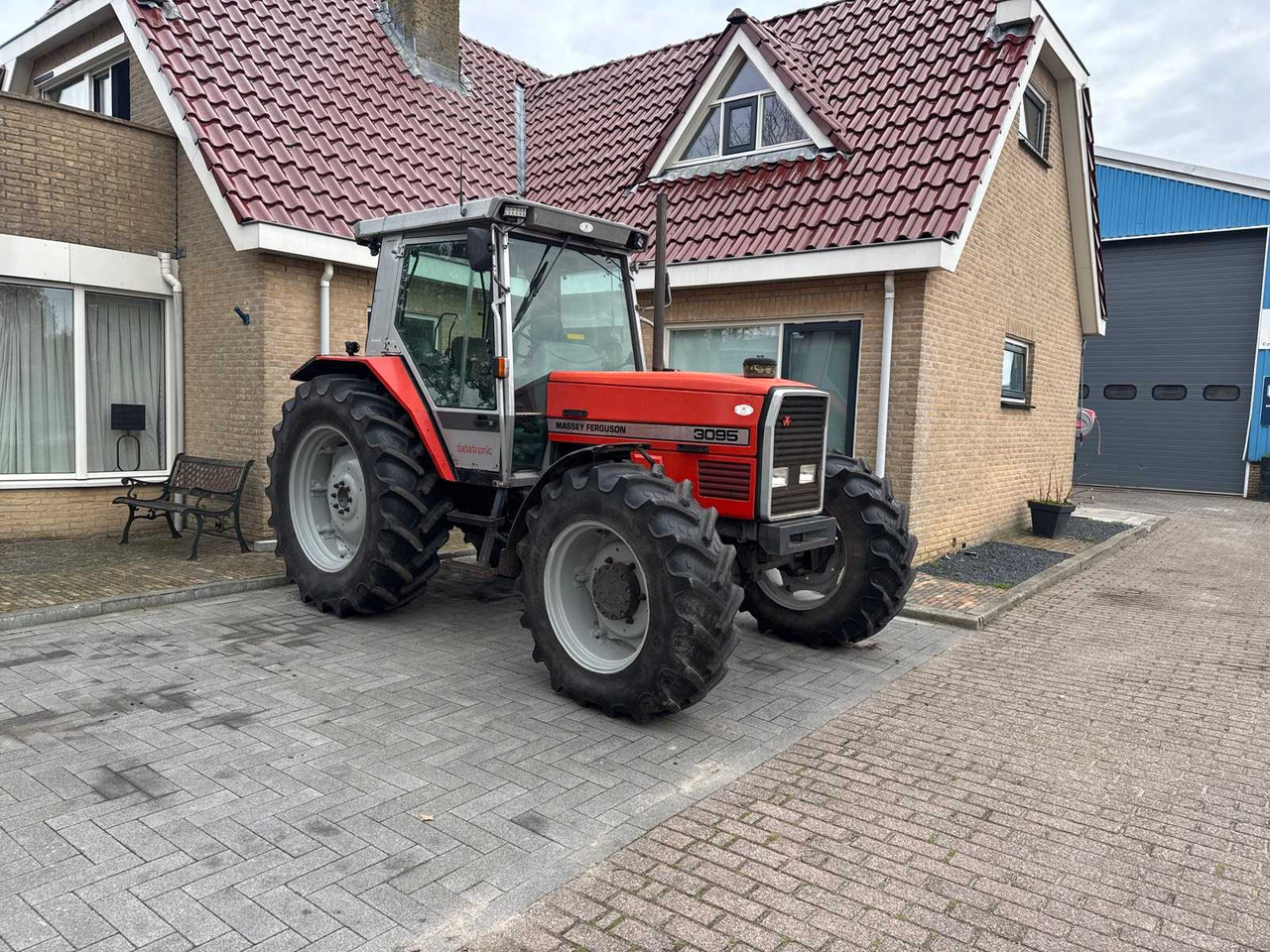 Massey-Ferguson MASSEY-FERGUSON - 3095 DATATRONIC - ALL-WHEEL DRIVE AGRICULTURAL TRACTOR - Trattore: foto 2 Massey-Ferguson MASSEY-FERGUSON - 3095 DATATRONIC - ALL-WHEEL DRIVE AGRICULTURAL TRACTOR - Trattore: foto 2