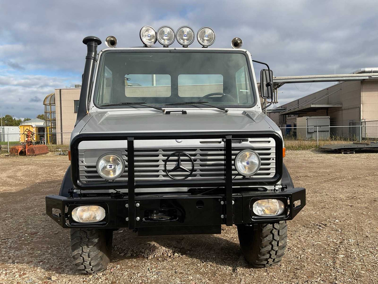 Mercedes-Benz Unimog 435 - Trattore: foto 3 Mercedes-Benz Unimog 435 - Trattore: foto 3