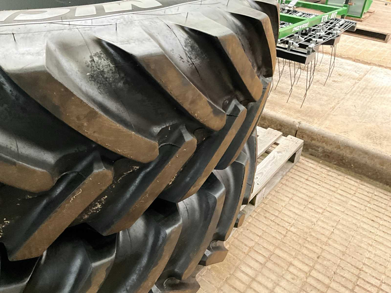 Cerchi e pneumatici per Trattore Michelin Spraybib: foto 9 Cerchi e pneumatici per Trattore Michelin Spraybib: foto 9